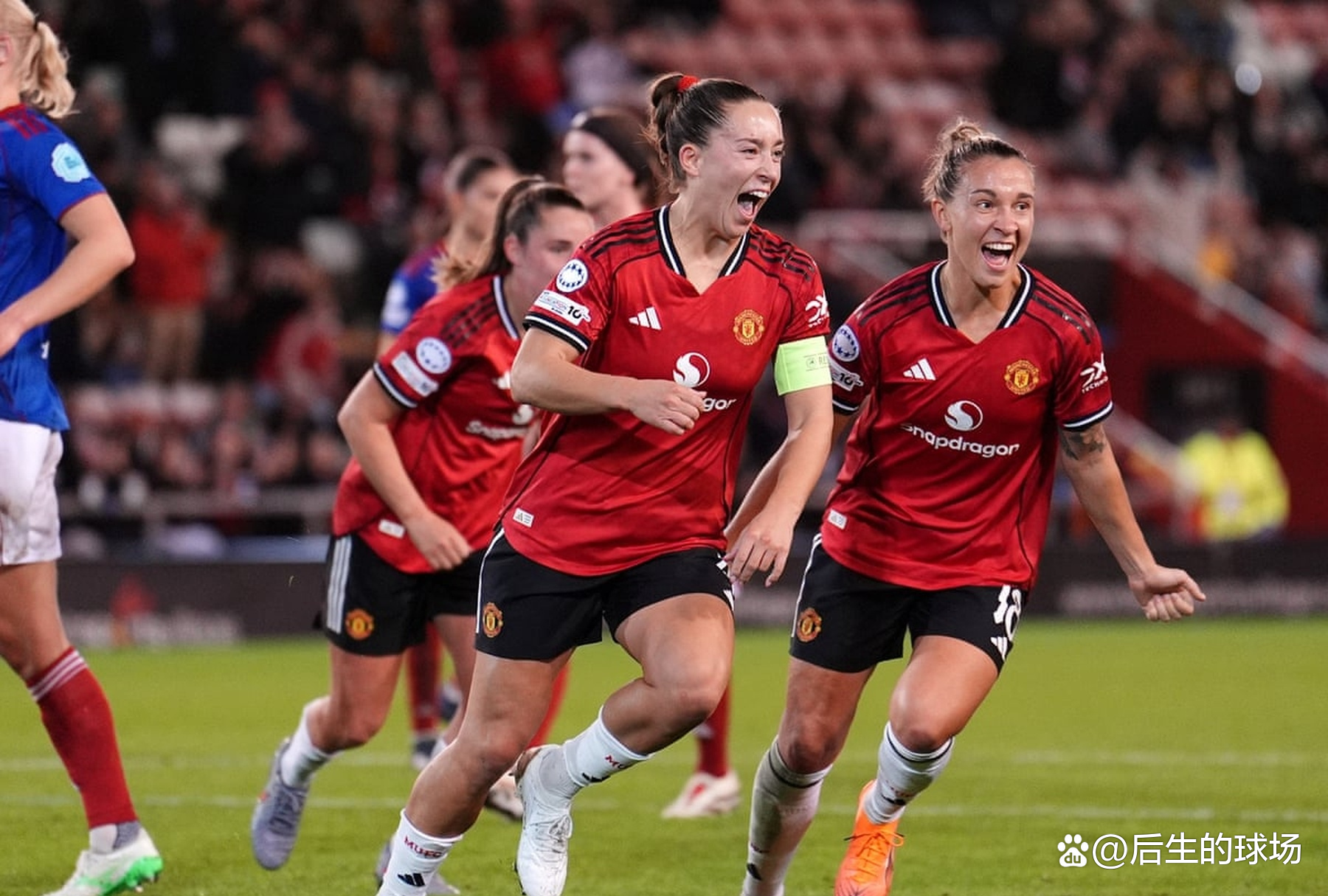 乐动体育-曼联2比0阿贾克斯夺欧联杯冠军, 直接进军下赛季欧冠!